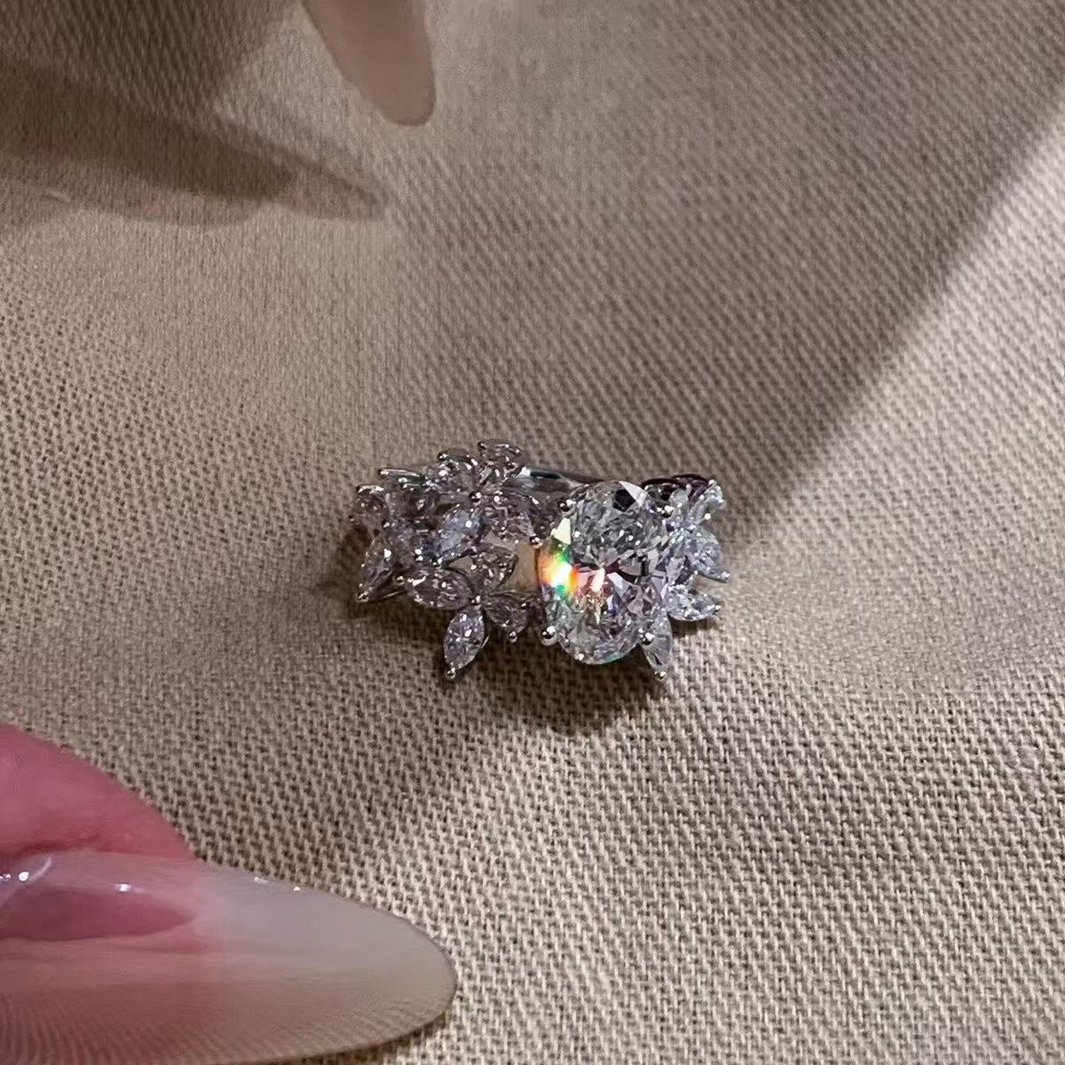 Flower Cluster Female Flash Light Luxury Rings