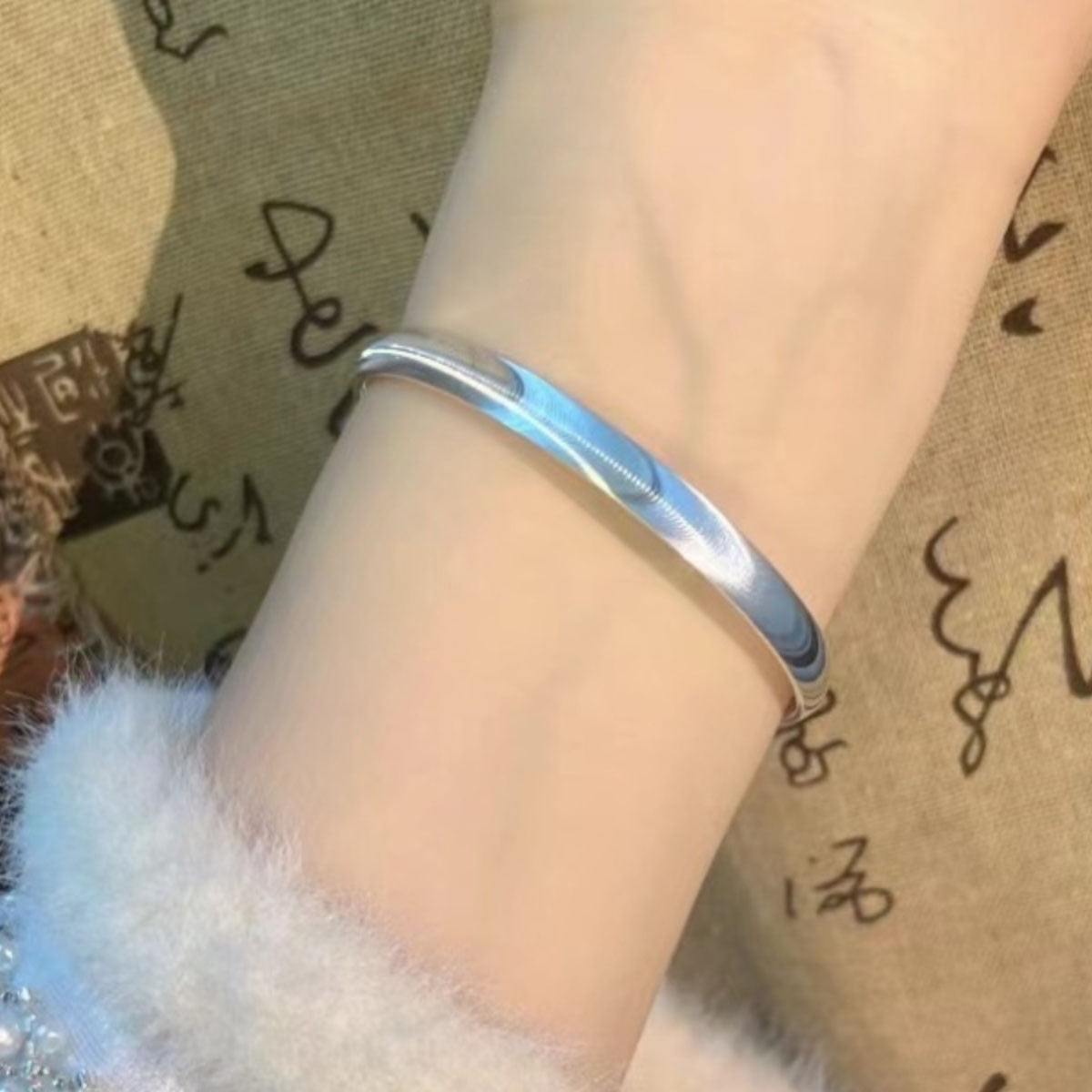 Light Wave Pattern Design Solid Simple Bracelets