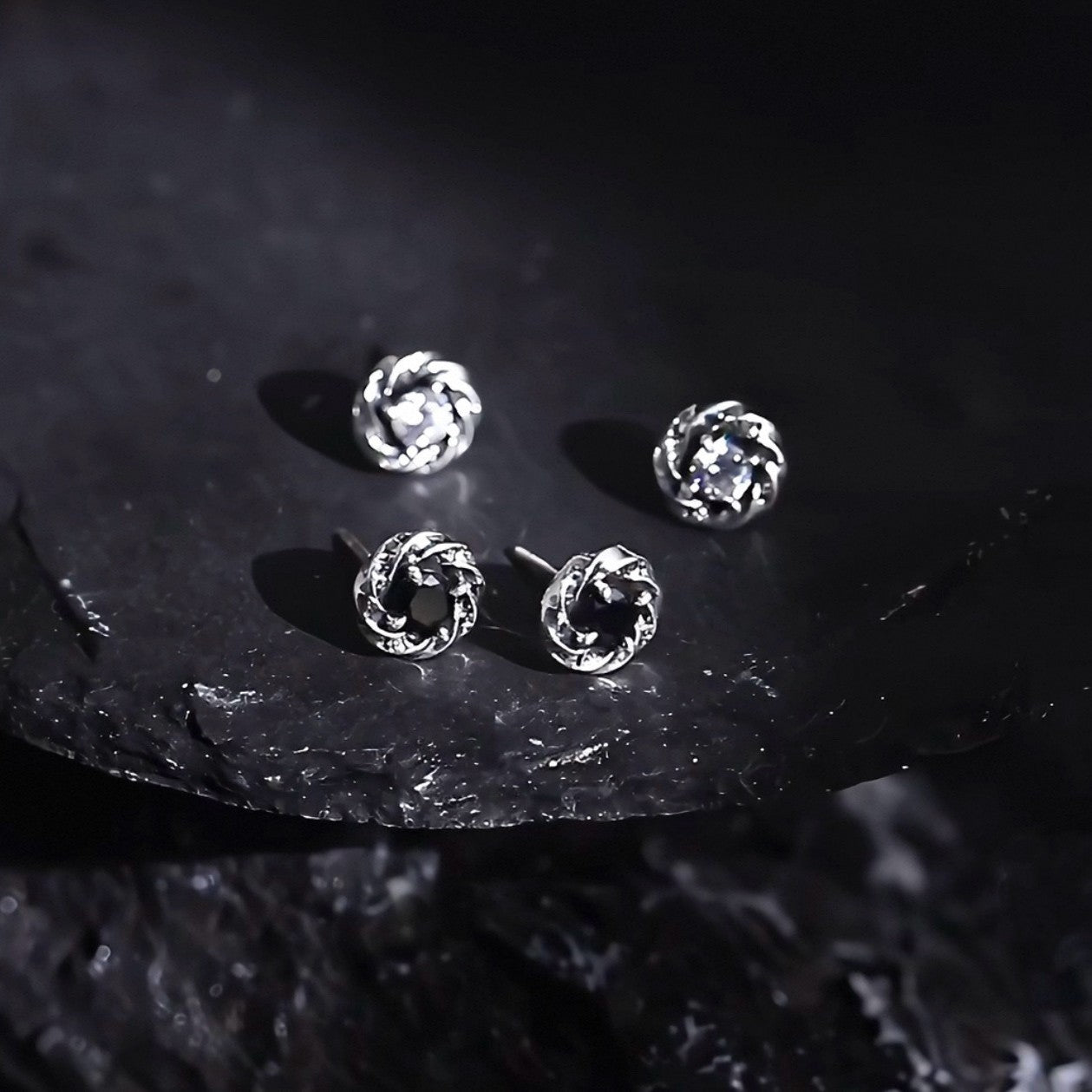 Men's Mobius Fashionable Personalized Cold Style Rhinestone Zircon Stud Earrings