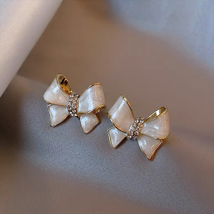 Women's Trendy Simple Pearl Temperamental Minority Design Earrings