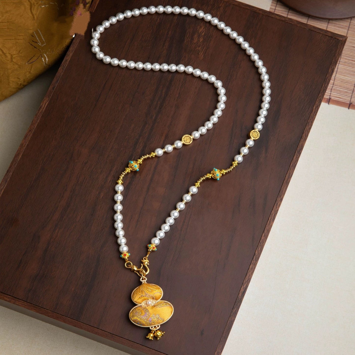 Women's Song Dynasty Brocade Pink Calabash Pendent Light Luxury High-grade Beaded Necklace