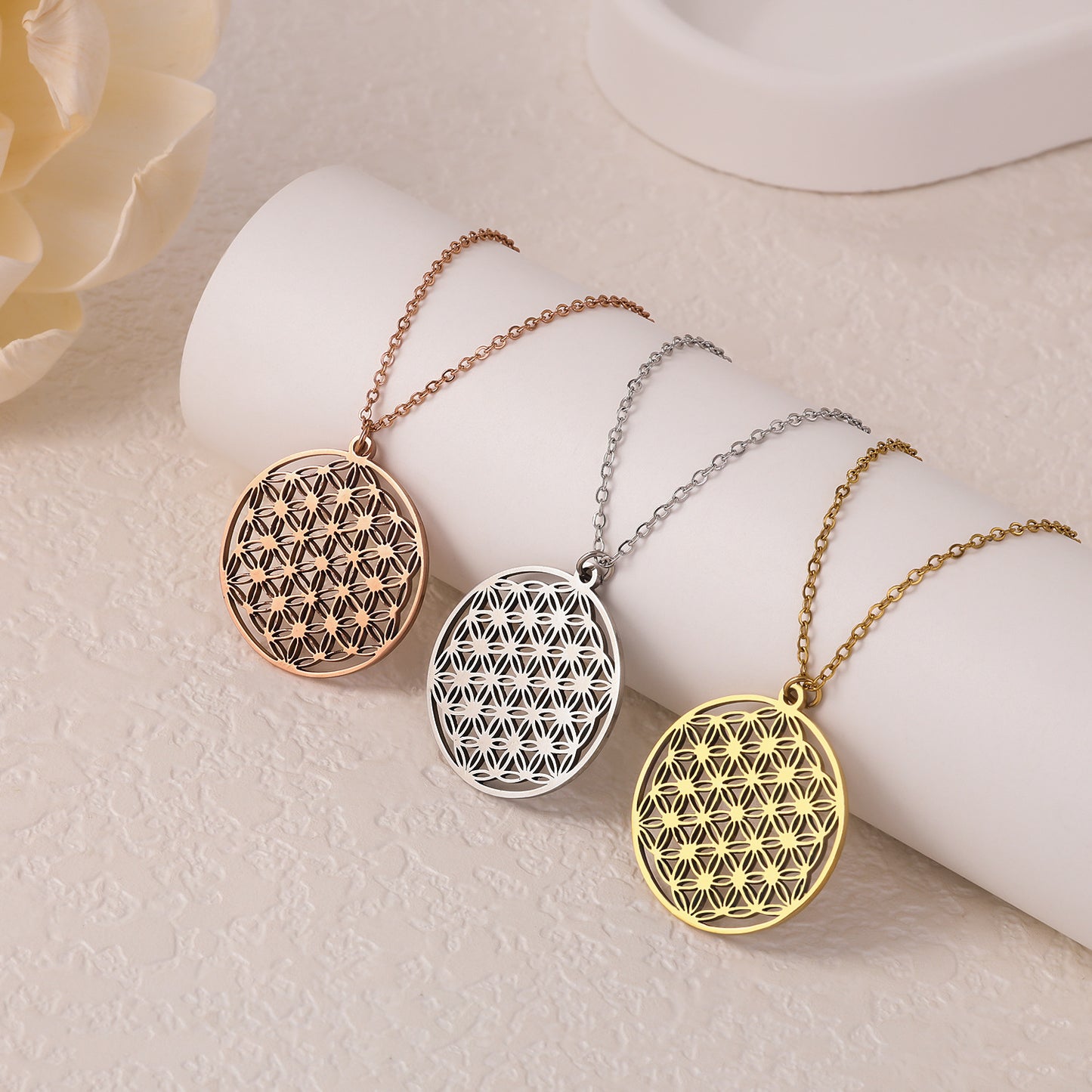 Hollow Flower Round Niche High Sense Necklace