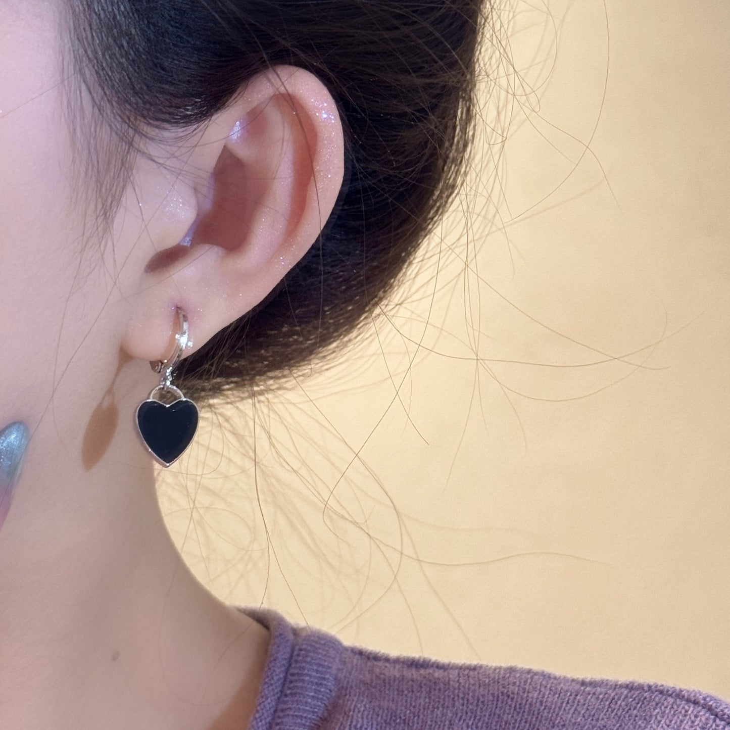 Women's High-grade Love Black Small Ear Clip Simple Wild Stud Earrings