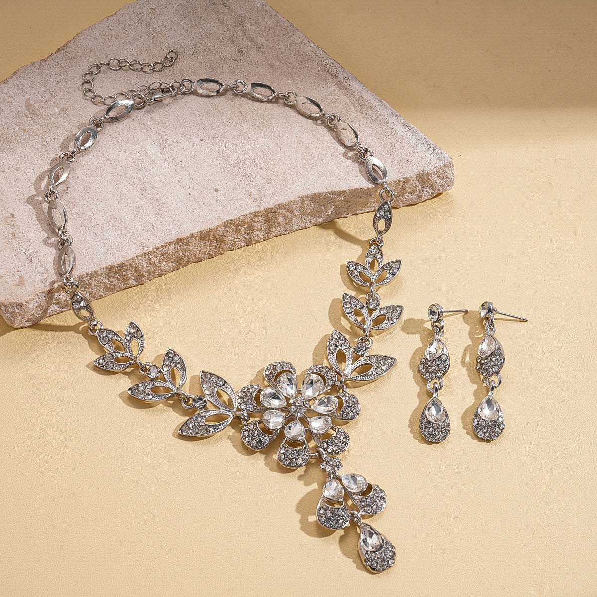 Style Turquoise Blue Diamond Flower Ear Light Luxury Minority Clavicle Necklaces