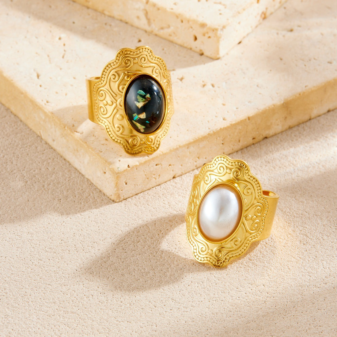 Court Style Inlaid Pearl Blue Gold Gem Oval Ring