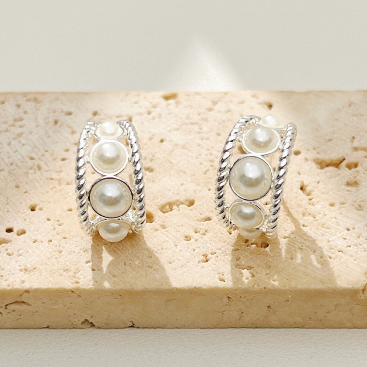 High-grade Pearl Shaped Are Fashionable Light Stud Earrings
