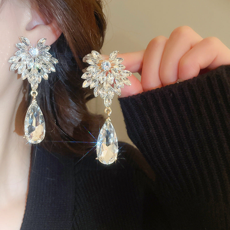 Women's Style Banquet Luxury Geometric Water Drop Light High-grade Party Earrings
