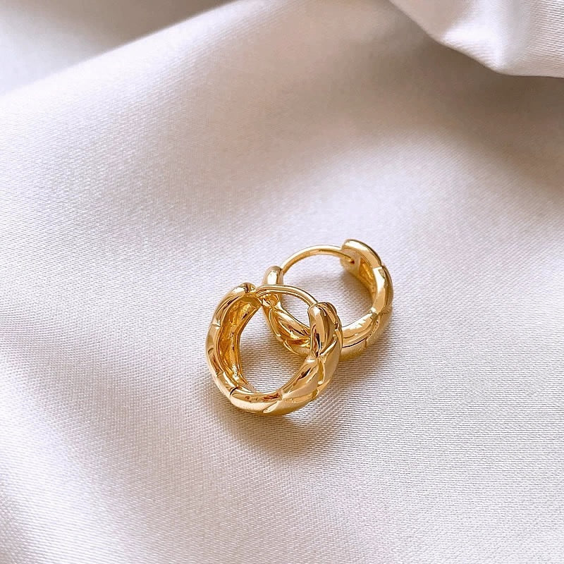 Women's Romance Yellow Gold Circle Diamond Plaid Earrings