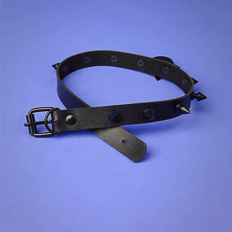 Black Electrophoresis Rivet Pointed Nail Leather Collar