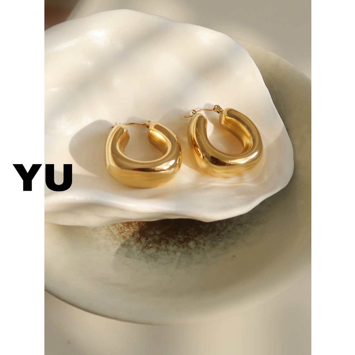 Yu Hollow U-shaped Simple Commute Live Earrings