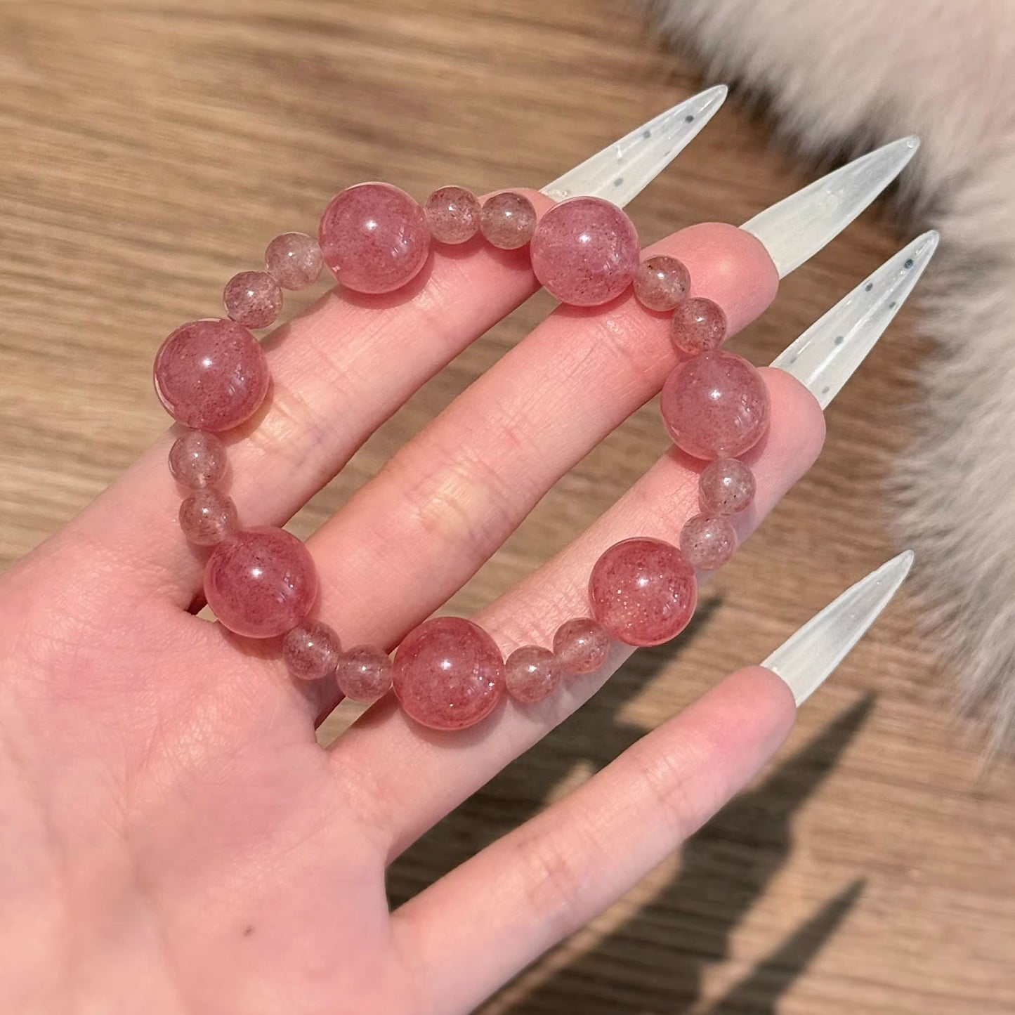 White Tea Natural Strawberry Pink Crystal Hands Female Fashion Bracelets