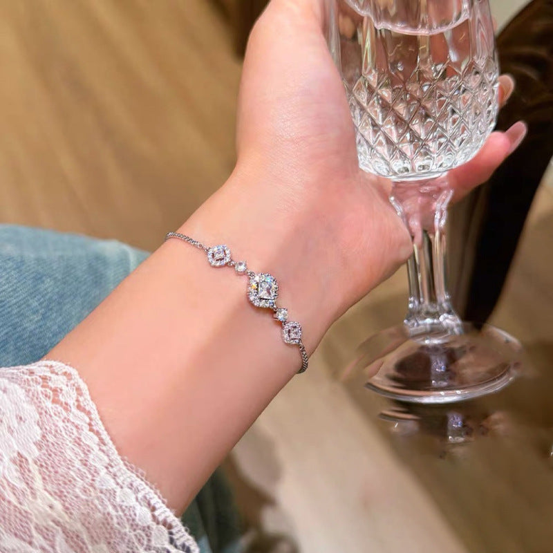 Women's French Style Refined Zircon Flower High-grade Light Luxury Niche Personality Bracelet