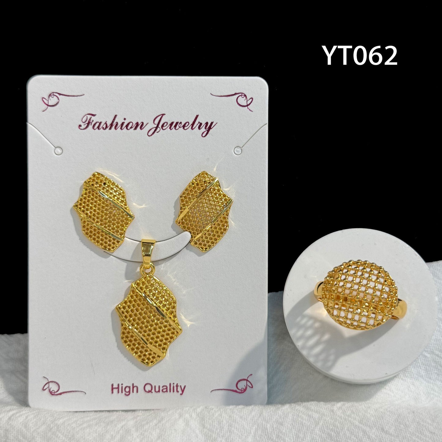 Gilding Hollow Pattern Niche Design Disc Pendants