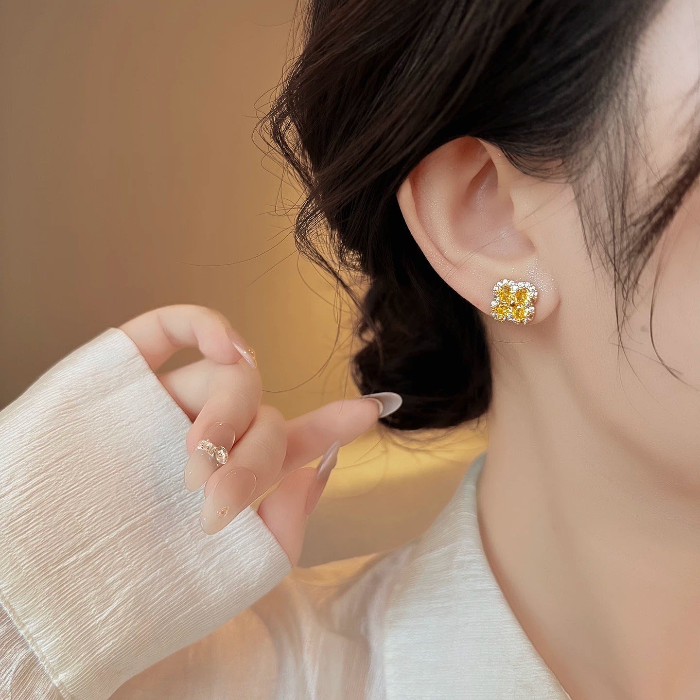 Women's Leaf Clover Ear Light Luxury High-grade Flower Stud Earrings