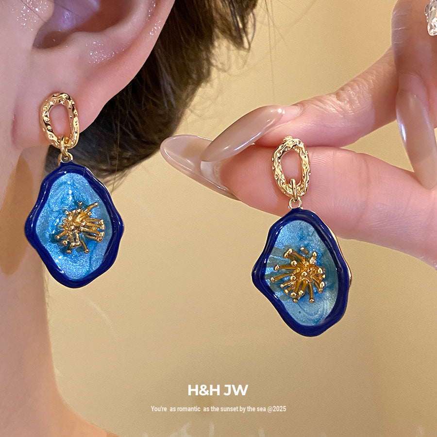 Women's Oval Vintage Court Style Light Luxury High-grade Pendants
