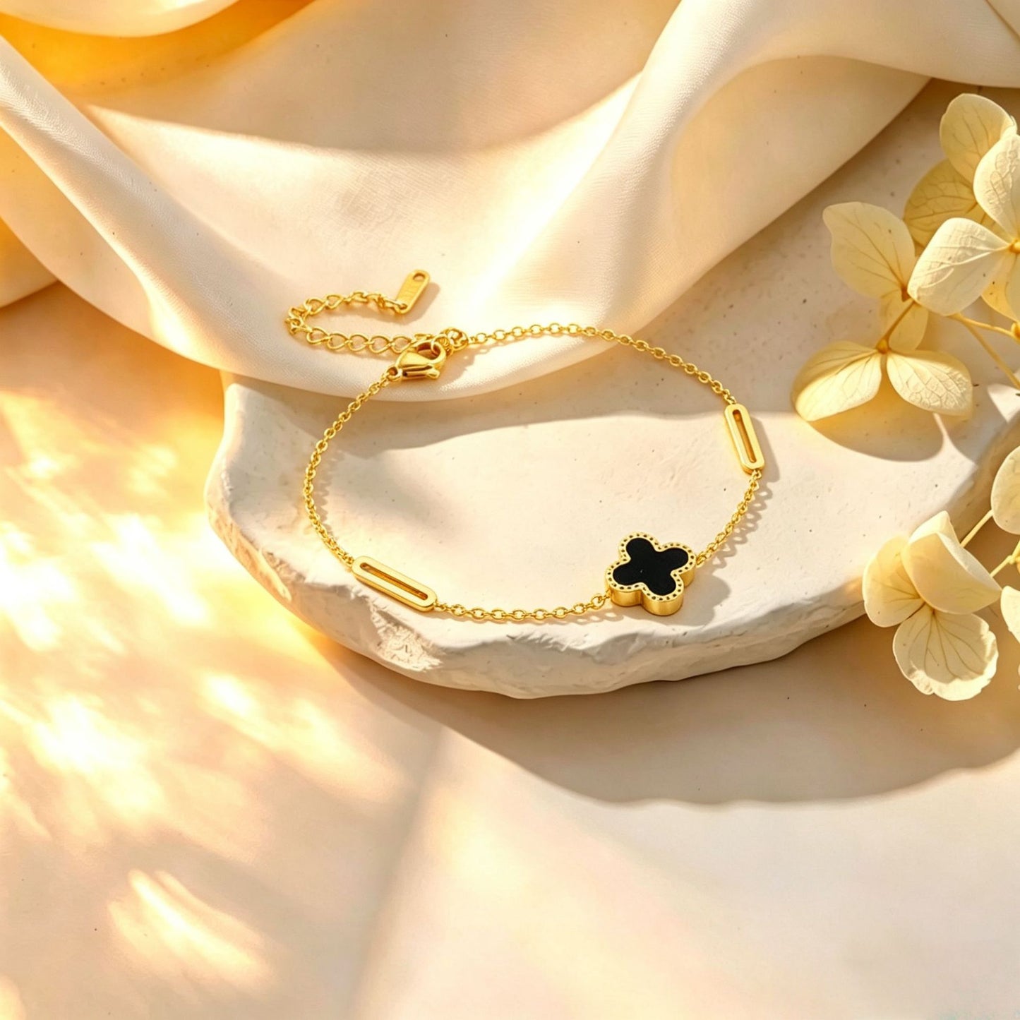 Simple Golden Roman Black White Clover Do Bracelets