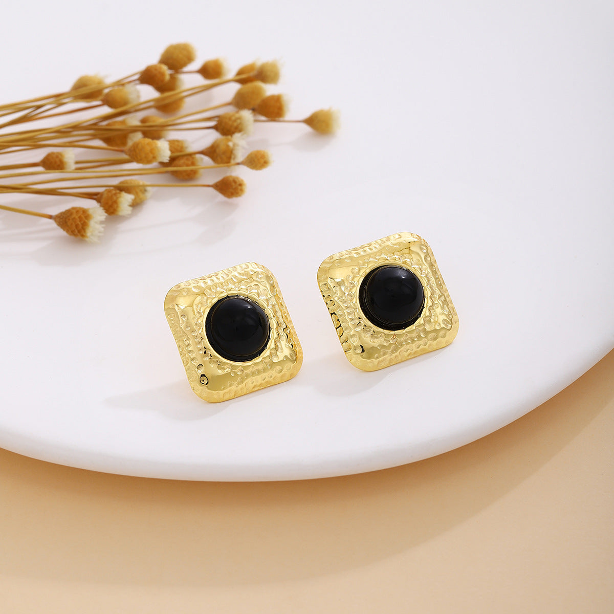 Women's Light Luxury High-grade Metallic Fashionable Retro Square Pearl Stud Earrings
