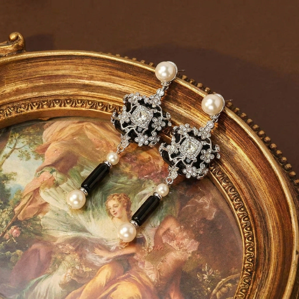 Debutante Style Black Pearl Carved Light Jewelry Set