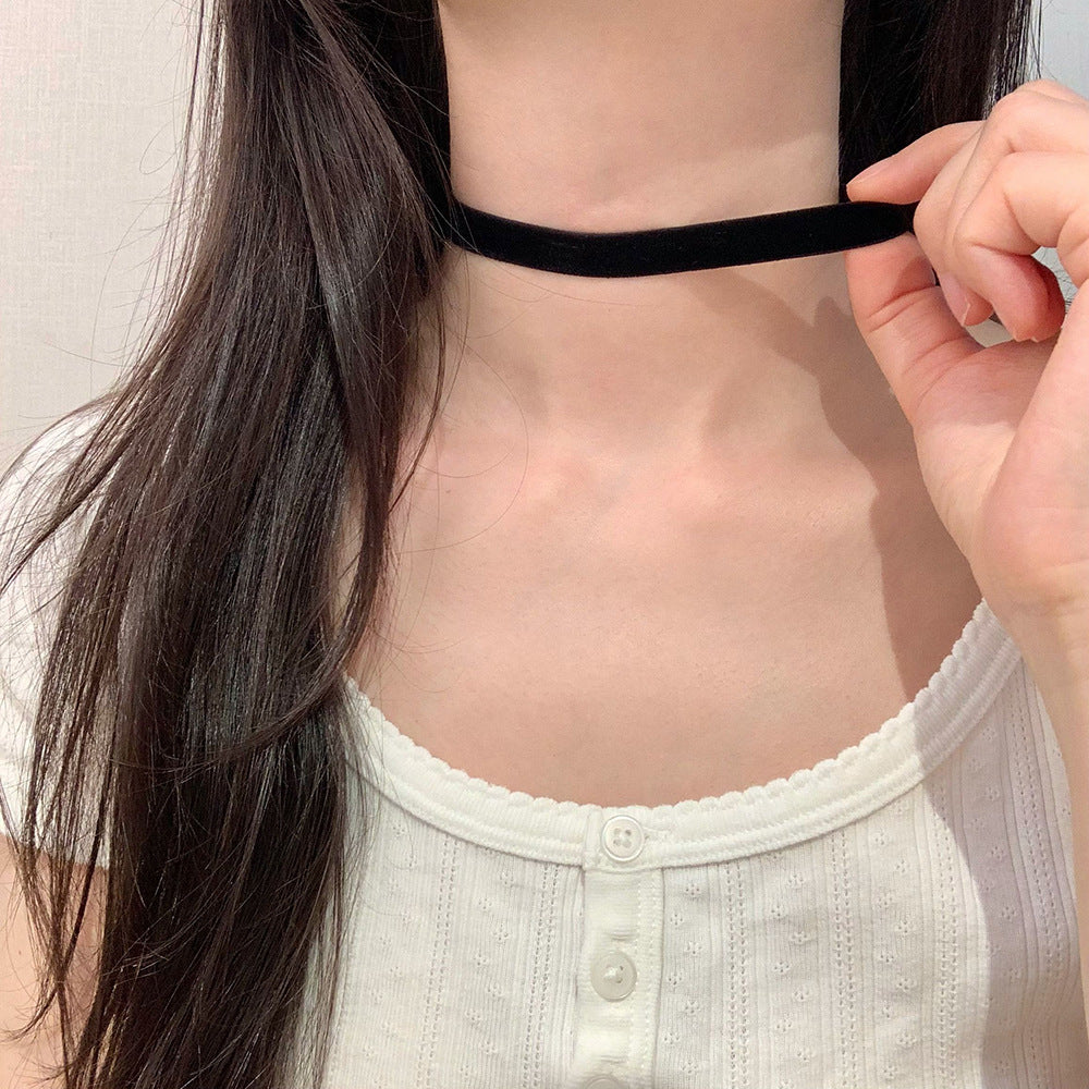 Women's Classic Black Veet Short High-grade Neck Necklaces