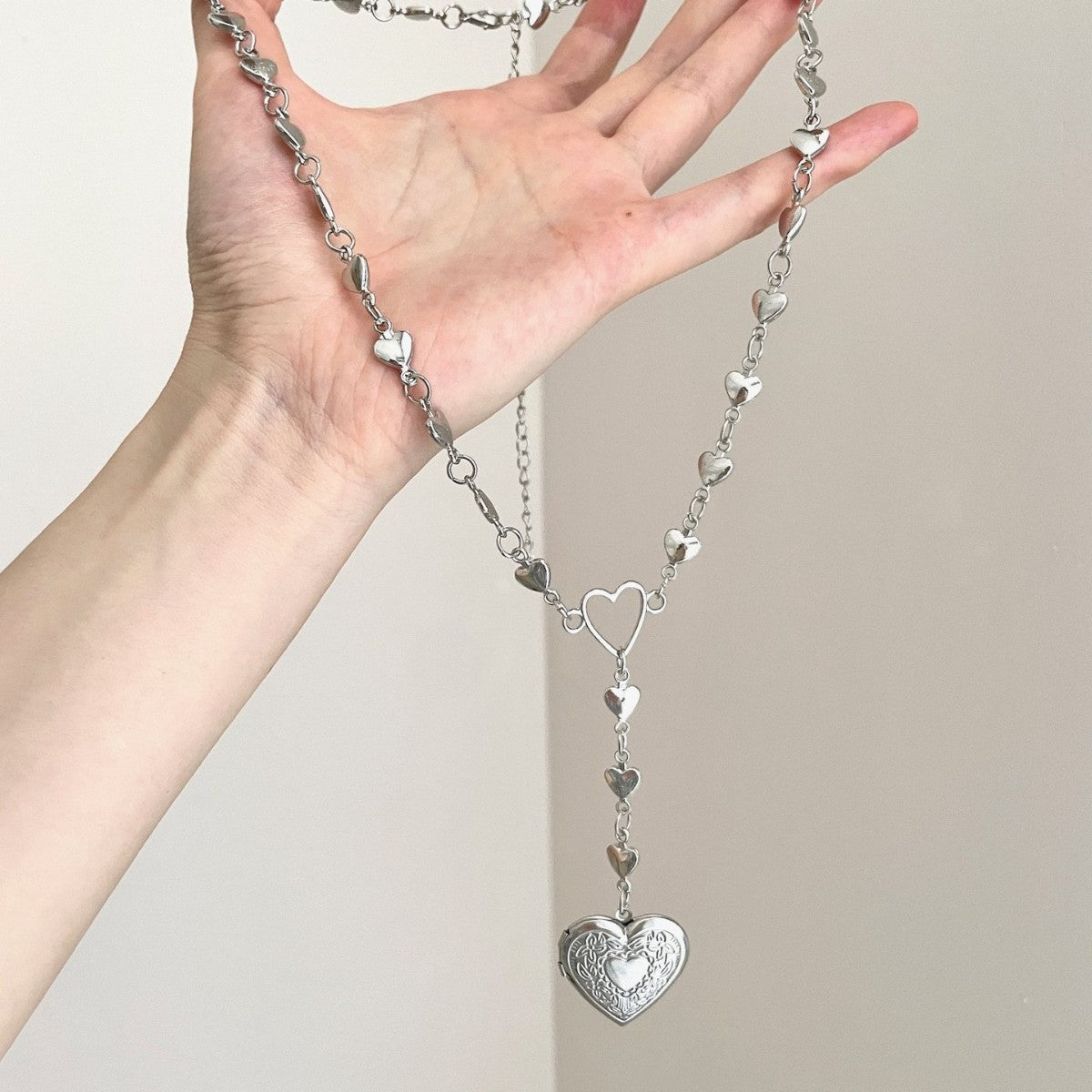 Women's Carved Heart Retro Design Long Clavicle Chain Matching Clothes Necklaces