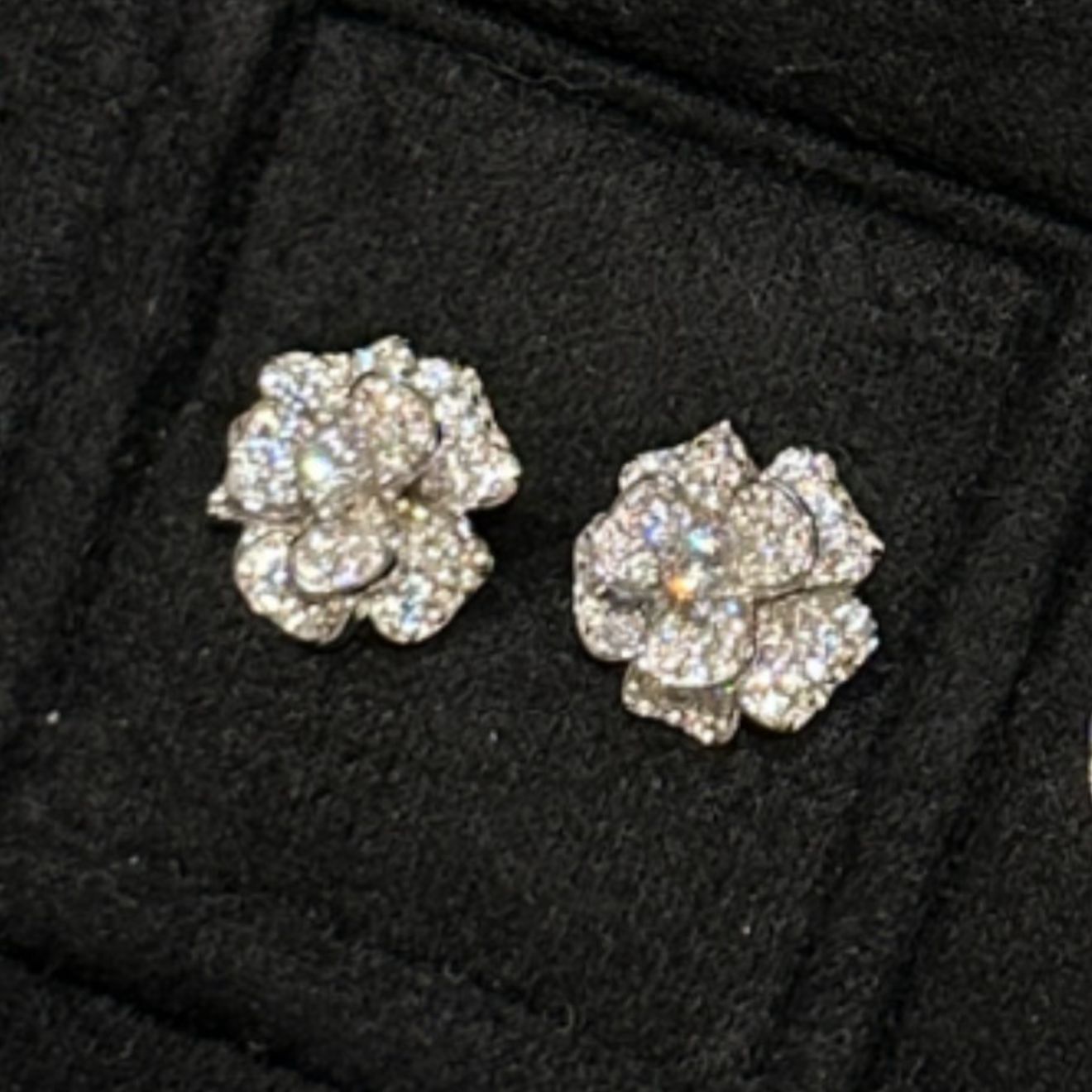 Women's Classic Style Three-dimensional Petals Camellia White Rose Affordable Luxury Flower Jewelry Set