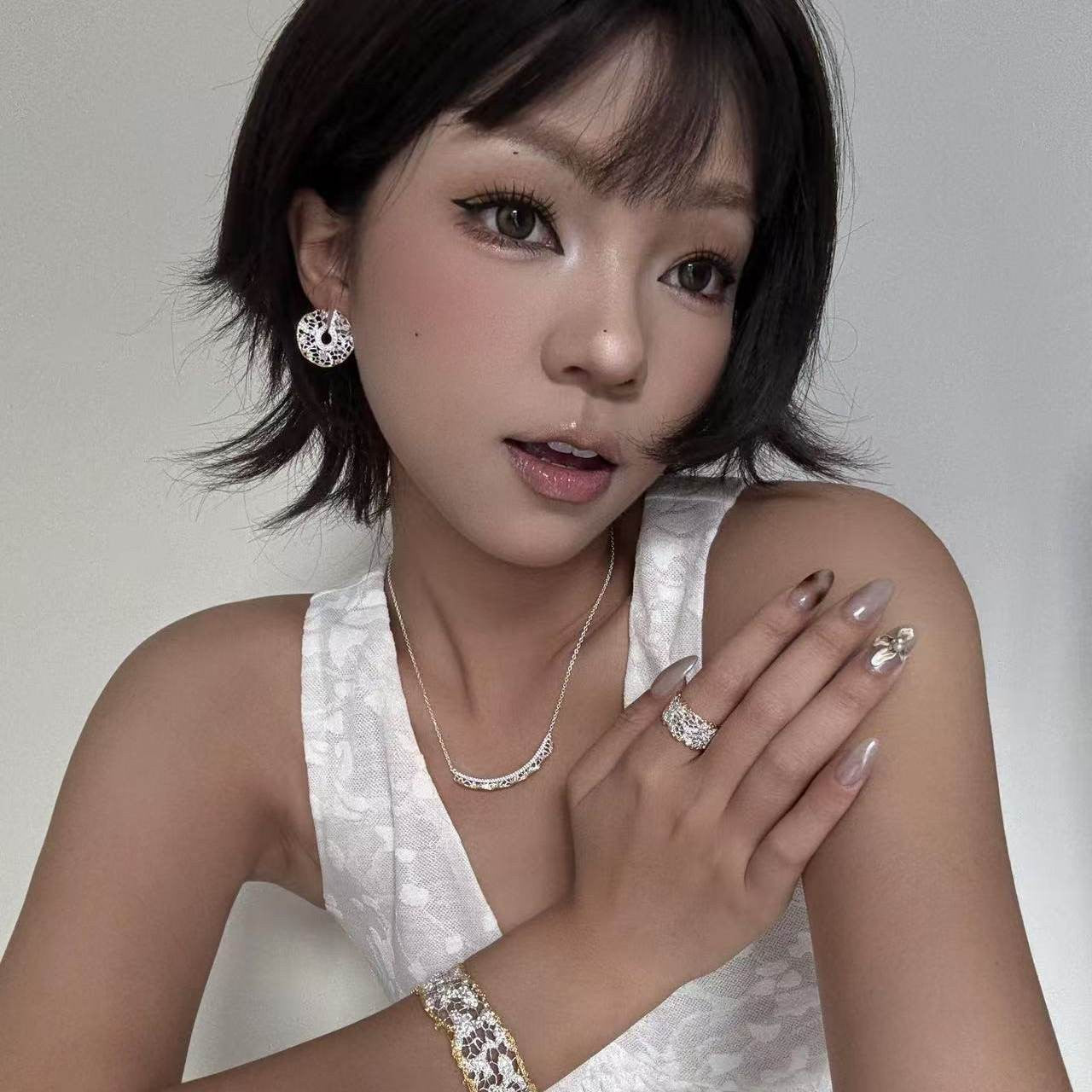 Lace Skirt Smile Design High-grade Mild Luxury Retro Hollow Clavicle Necklaces