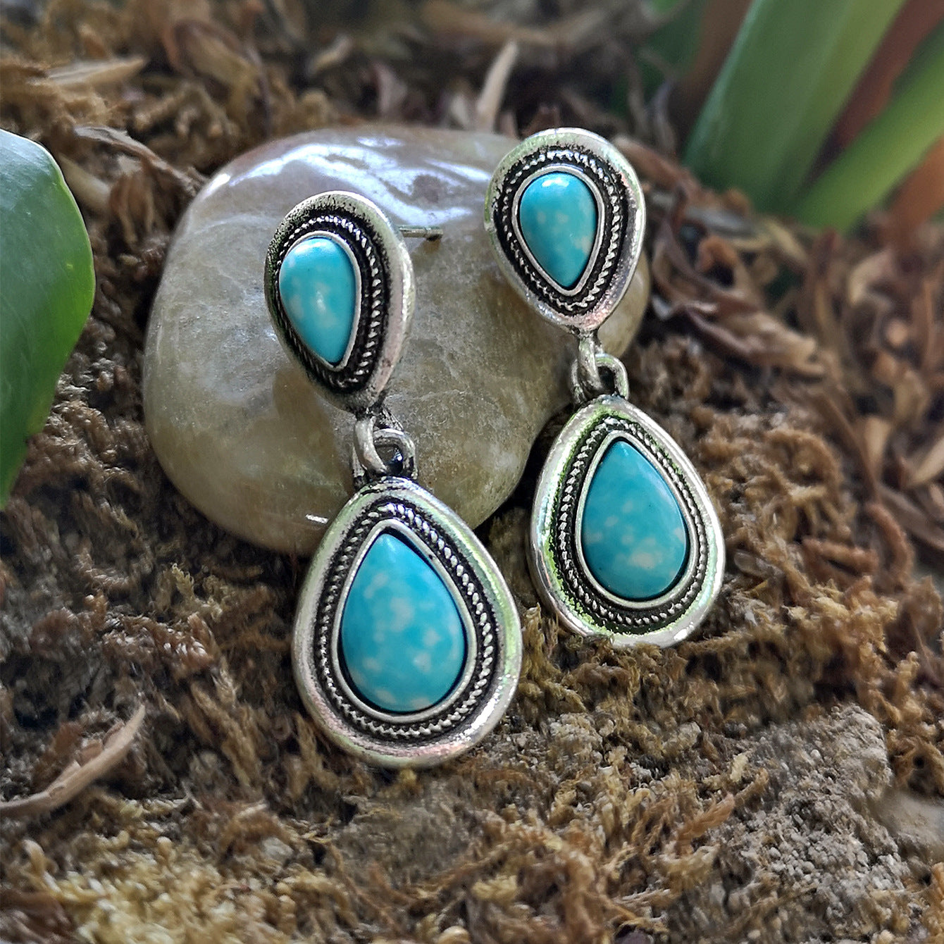 Fashion Drop-shaped Turquoise Retro Simple Daily Earrings