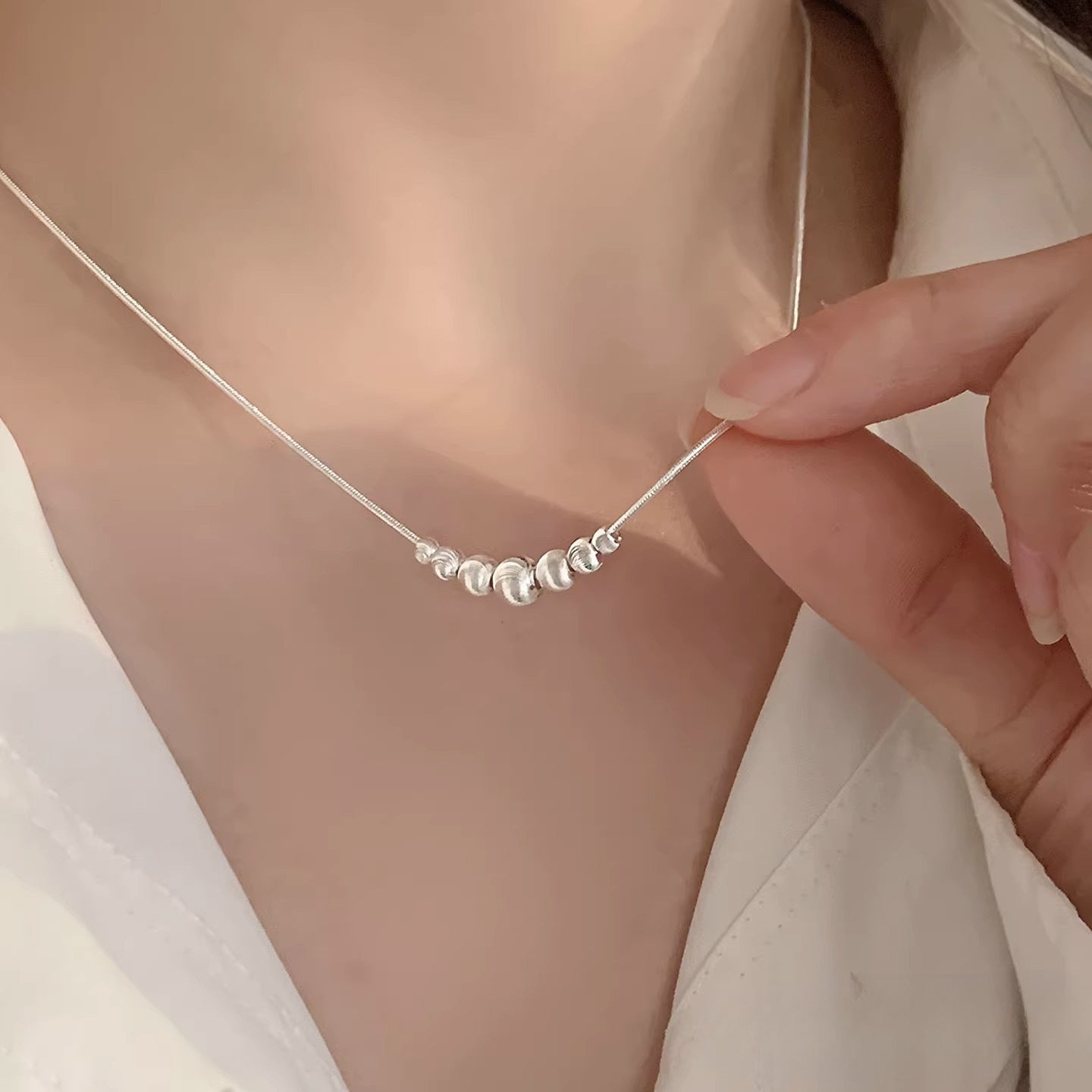 Women's Light Luxury Cat Eye Bead Cold Wind Brushed High Sense Necklace