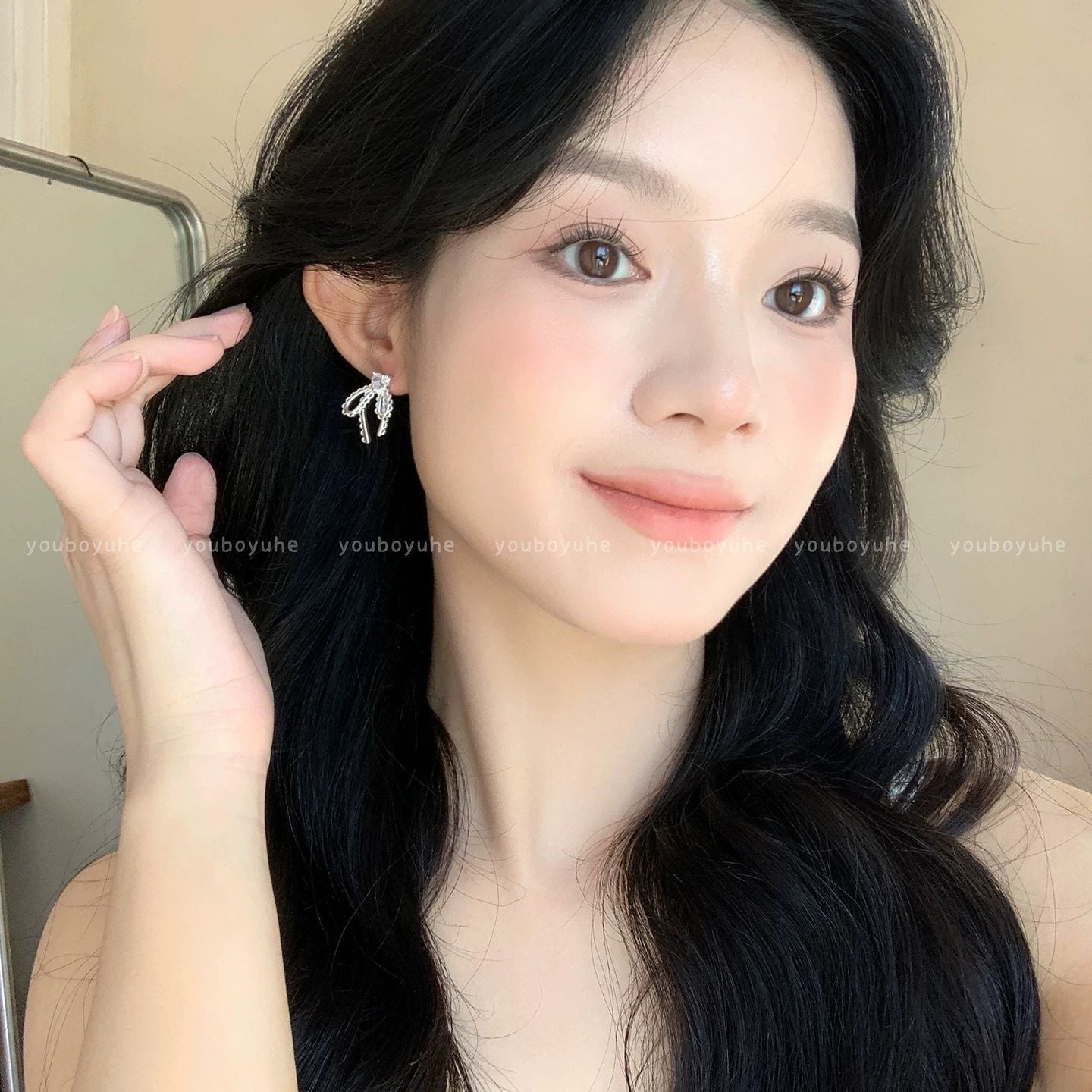 Women's Bow Pearl Light Luxury High-grade Niche Delicate Earrings