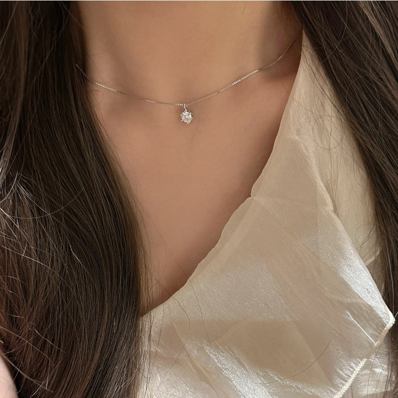 Women's Moissanite Solitaire Exquisite Simple Light Luxury Niche Temperament Necklace