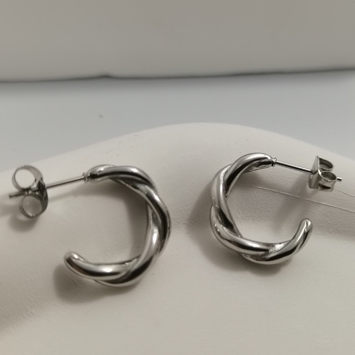 Fashionable Small Classic Style Elegant Ear Exquisite Stud Earrings