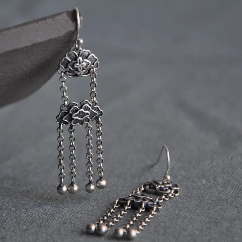 Women's White Gold Color Simple Versatile Art Ethnic Palace Style Retro Earrings