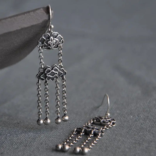 Women's White Gold Color Simple Versatile Art Ethnic Palace Style Retro Earrings