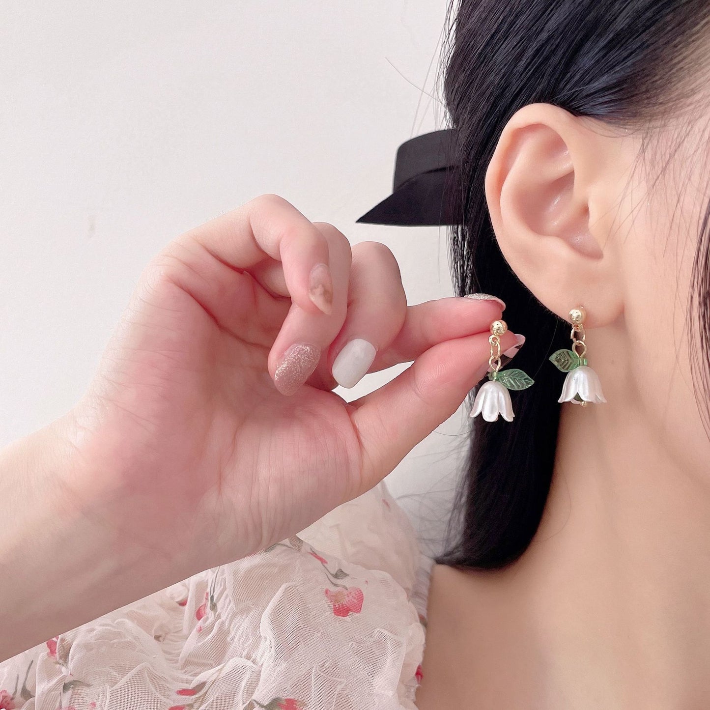 Style Flower White Magnolia Petal Fringe Stud Earrings