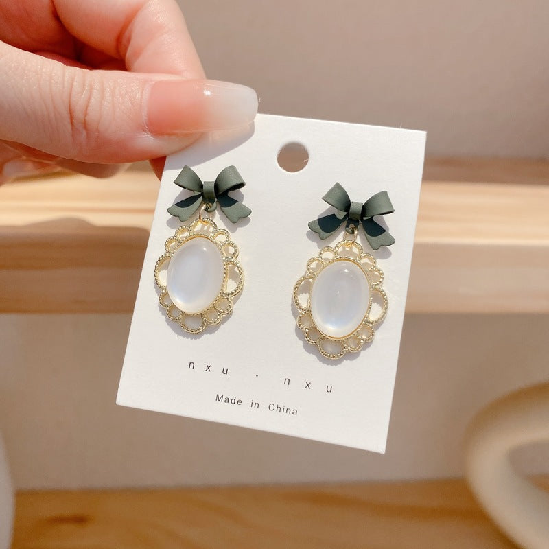 Light Luxury High-grade Female Fashion Retro Stud Earrings