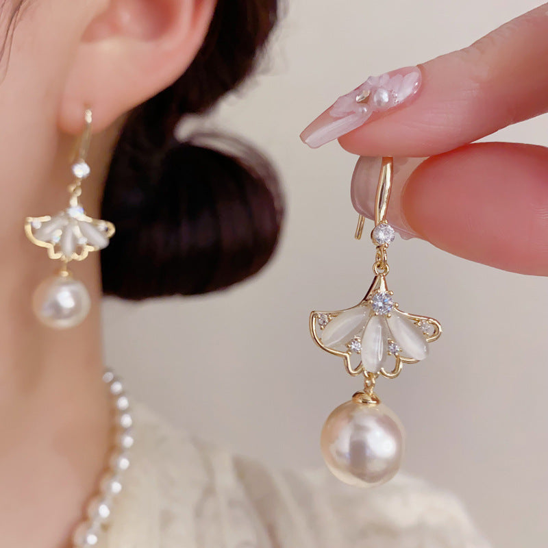 Fashion Fan-shaped Pearl Temperament Entry Lux Unique Ear Hook