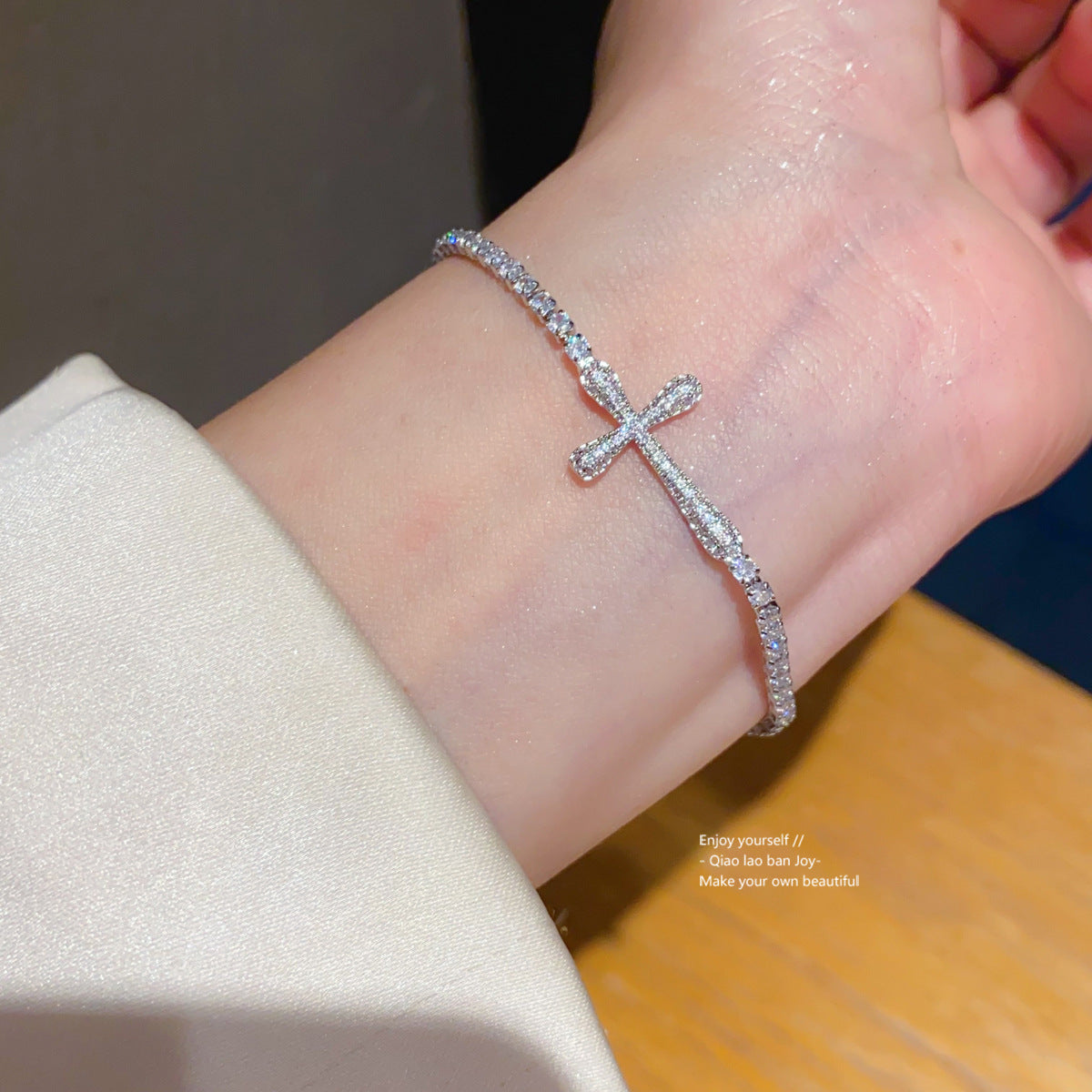 Real Gold Electroplated Zircon Cross Buckle Simple Fashion Light Luxury Bracelet