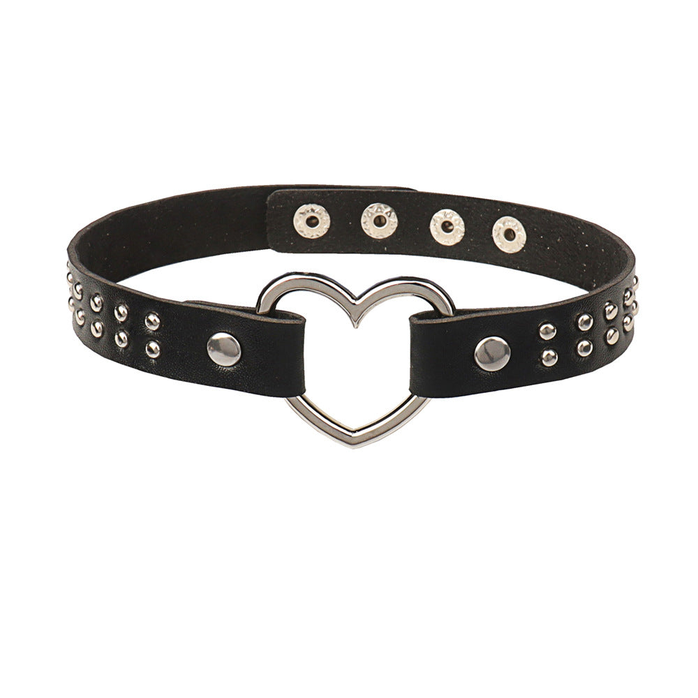 Women's Heart-shaped Peach Heart Vintage Rivet Inlaid Collar