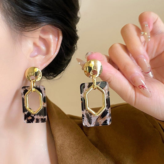 Women's Round Flower Vintage Ethnic Style Ear Niche Rings