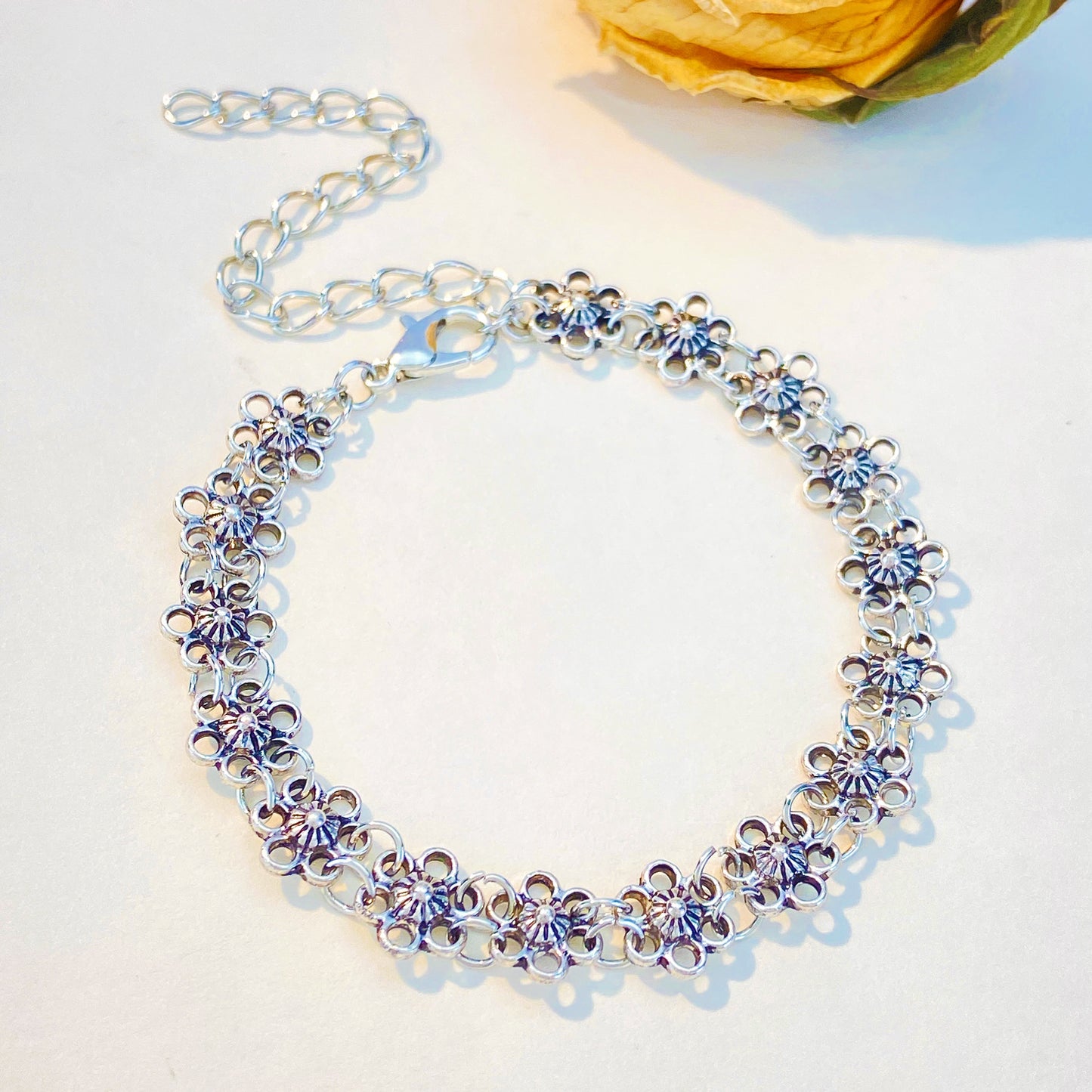 Retro Simple Distressed Little Flower Design Bracelet