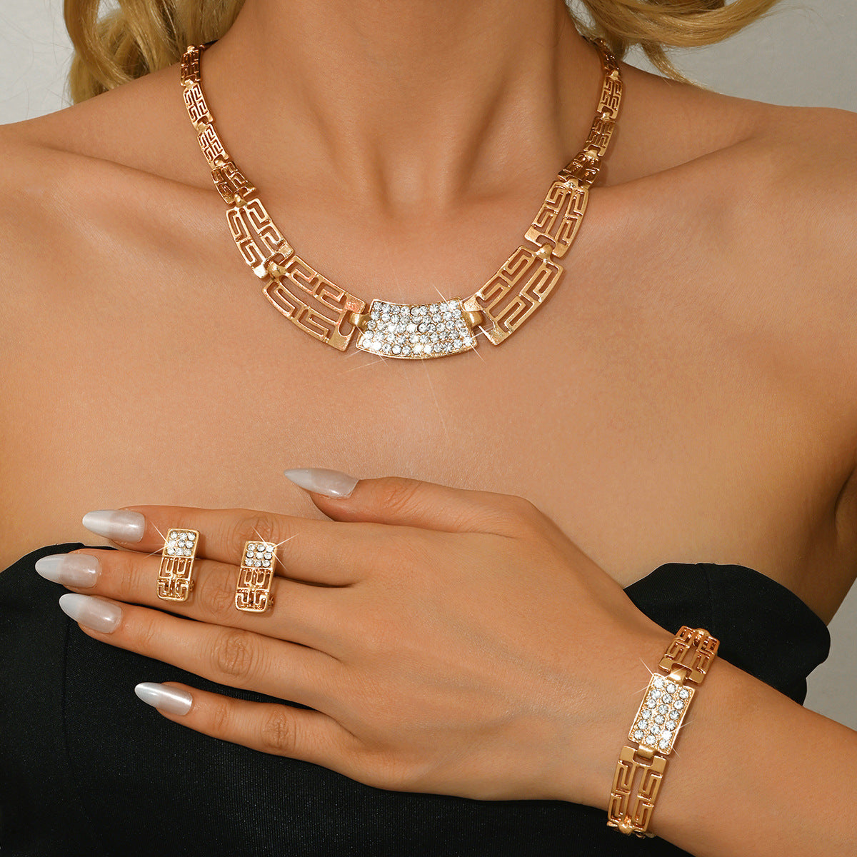 Environmental Retro Style Full Diamond Luxury Alloy Bracelets