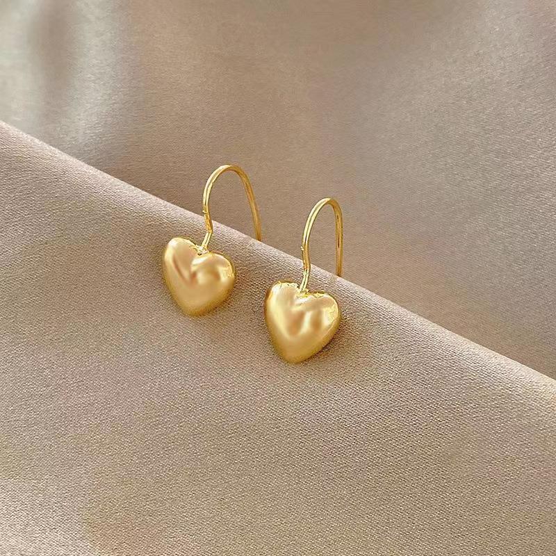 Women's Minority Three-dimensional Love Heart Fashion Design High Stud Earrings