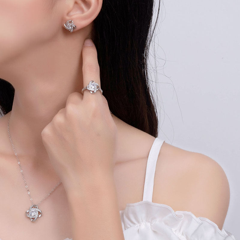 Clover Female Clavicle Chain Fashion Zircon Pendants
