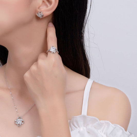 Clover Female Clavicle Chain Fashion Zircon Pendants