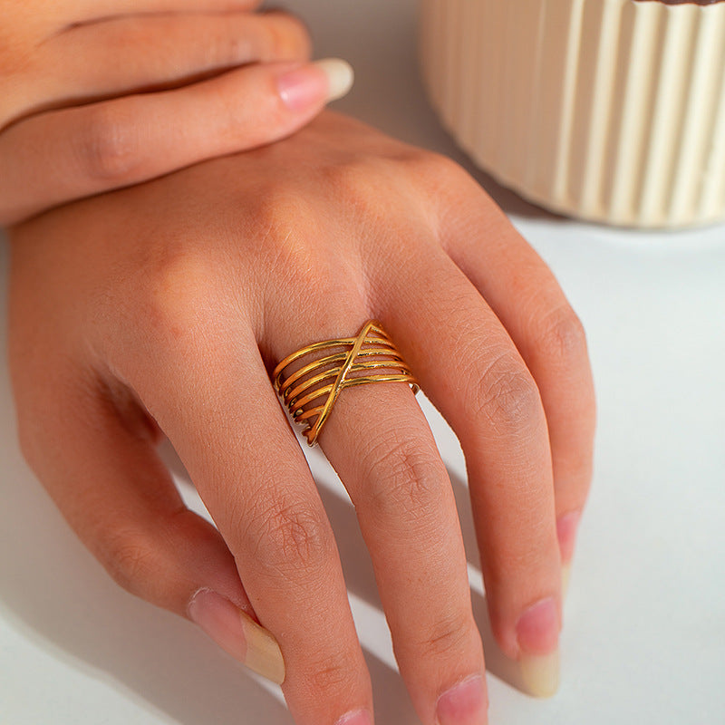 Women's Line Hollow Heart Snake-shaped Design Gold Rings