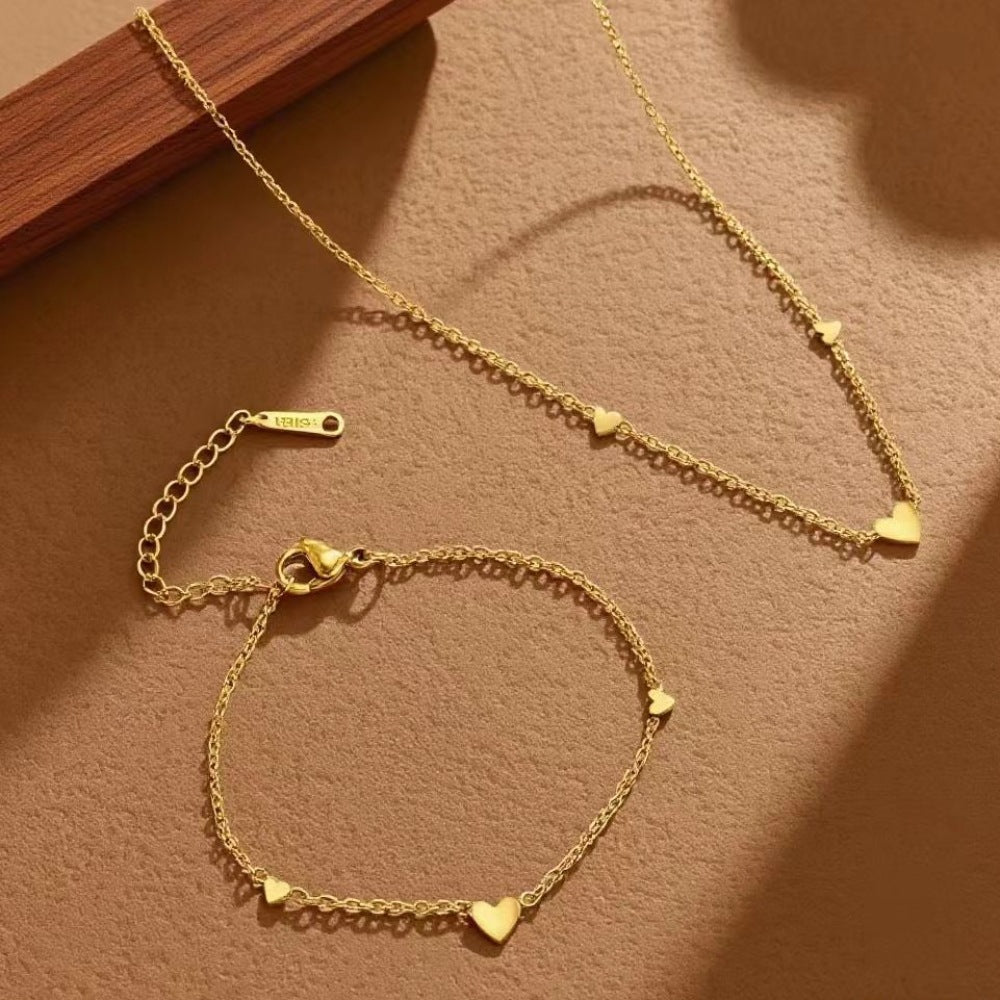Romantic Three Heart-shaped Exquisite Titanium Steel Meticulous Heart Clavicle Chain Necklaces