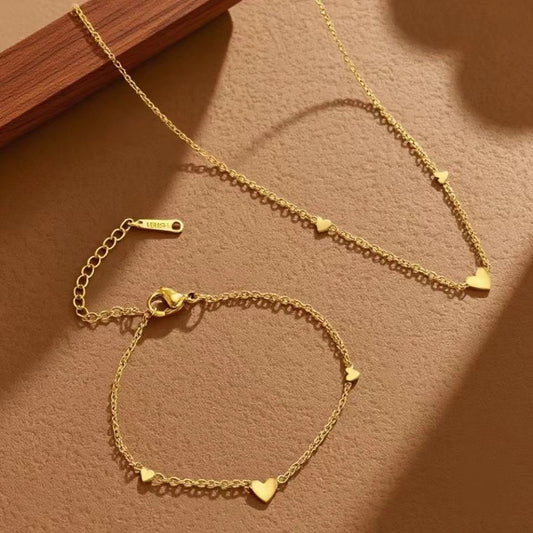Romantic Three Heart-shaped Exquisite Titanium Steel Meticulous Heart Clavicle Chain Necklaces