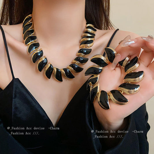 Women's Fashionable Vintage Clavicle Chain Personality Affordable Necklaces