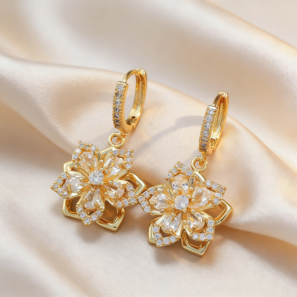 Women's Zircon Light Luxury High-grade Rotating Flower Fashion Titanium Steel Clavicle Necklaces