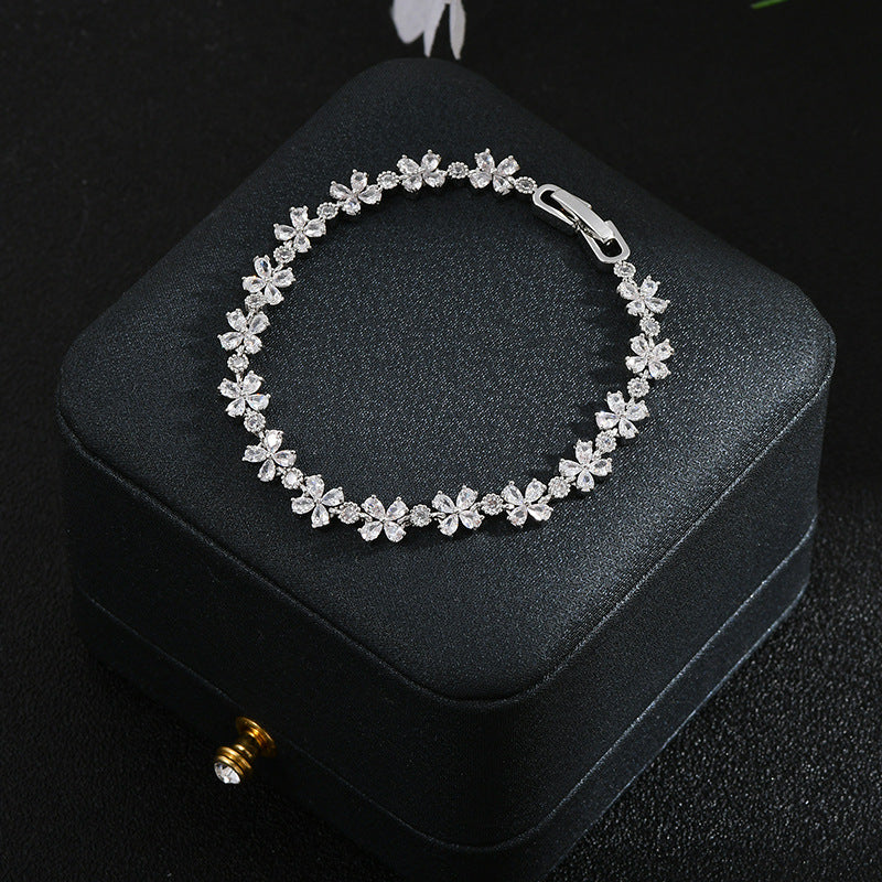 Women's Inlaid Zircon Temperamental Design High-grade Petal Bracelet